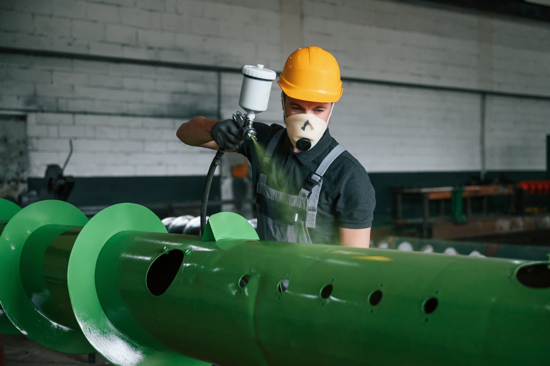 Painter Spray Coating Steel Pipe