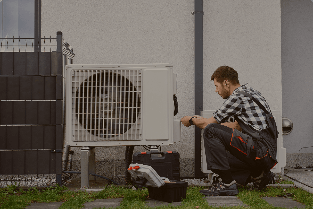 plumbing-contractor-software-service-technician-on-a-repair-call